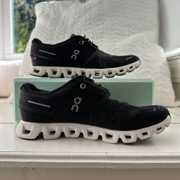 Popular On Cloud Sneakers! Size 8 women's. - Picture 11 of 11